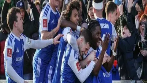 激情对决！NBA焦点战：活塞VS太阳，四大精彩瞬间不容错过！